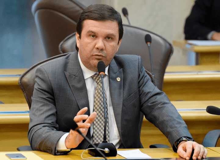 GALENO DISPARA: Governo mente e não exonerou cargos meus porque nunca indiquei ninguém. Exonerou cargos da prefeita de Pau dos Ferros