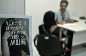 Mais de 50% das leis contra a violência doméstica não saem do papel no RN