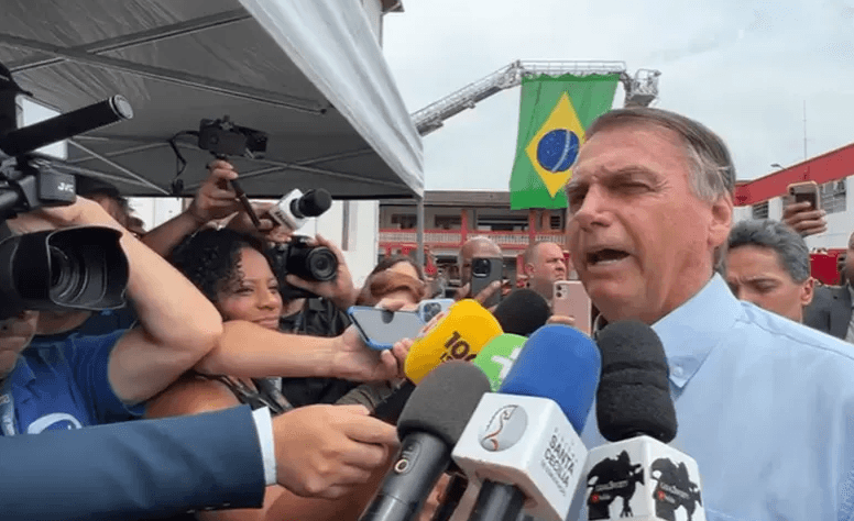 "Quem fez e o porquê não tenho a menor ideia", diz Bolsonaro sobre monitoramento da Abin