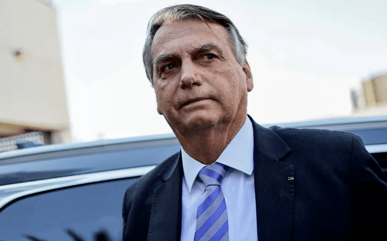 MPF e PF investigam se Bolsonaro ‘importunou' baleia-jubarte em São Sebastião, litoral da SP