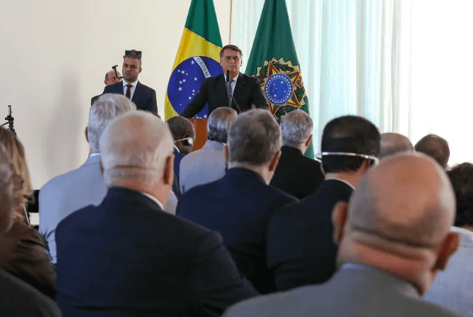 Segunda Turma do STF mantém multa de R$ 20 mil do TSE a Jair Bolsonaro por reunião com embaixadores