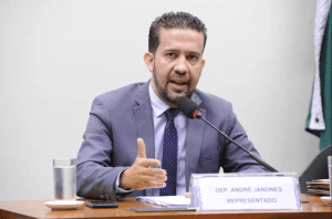 Ex-assessor cita repasse de R$ 4.000 a Janones em suposta rachadinha