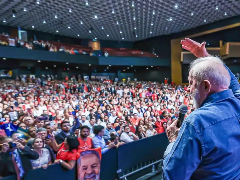 Lula pede ao PT discurso para convencer evangélicos e empresários: “Temos que aprender a conversar com essa gente”