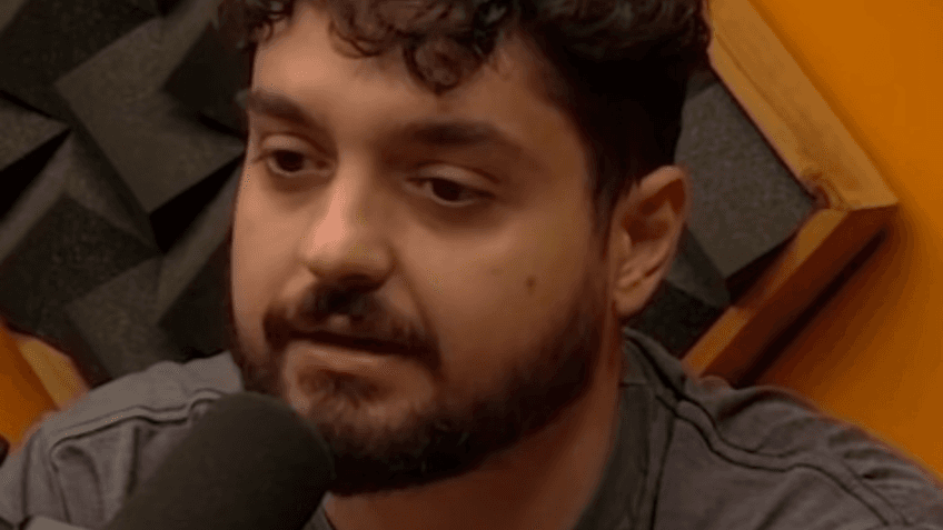 Justiça suspende ação de Dino contra Monark por fala em live