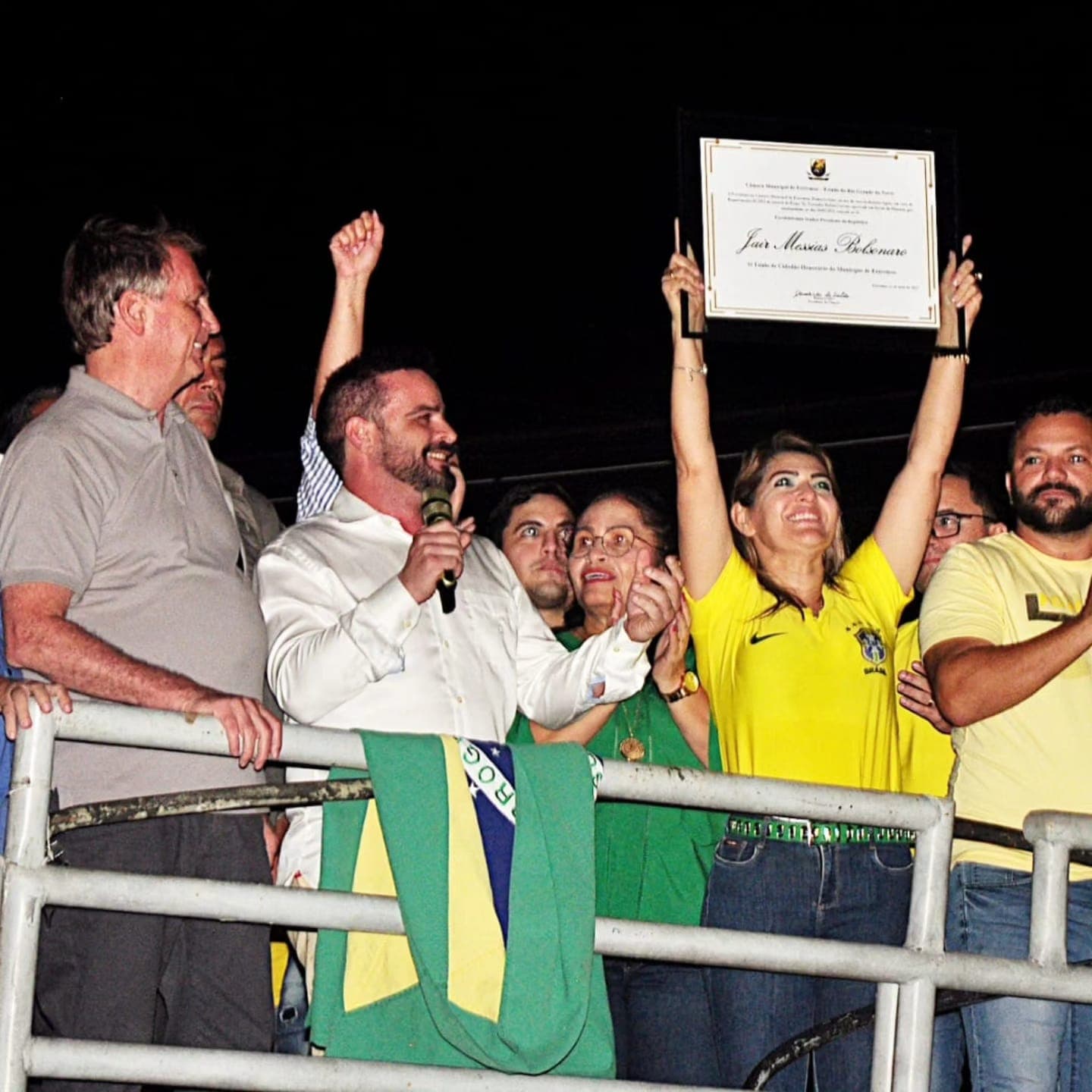 Bolsonaro é recebido por multidão em Extremoz; Ex-presidente lançou no RN plataforma nacional conservadora