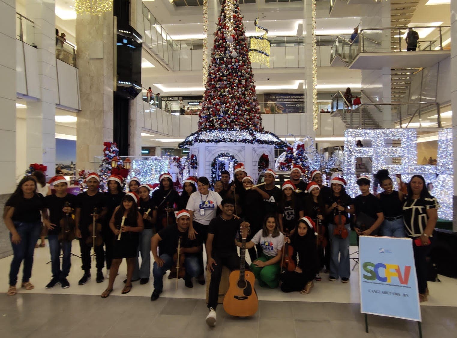 Grupo musical da Assistência Social de Canguaretama faz apresentação no Midway Mall