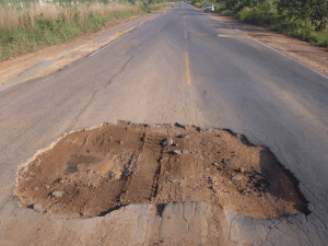 Rodovias ruins fazem economia perder mais de R$ 7,49 bilhões, diz estudo
