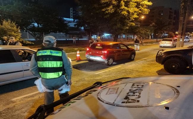LEI SECA: Três condutores são presos e 16 autuados em blitz no bairro de Lagoa Nova