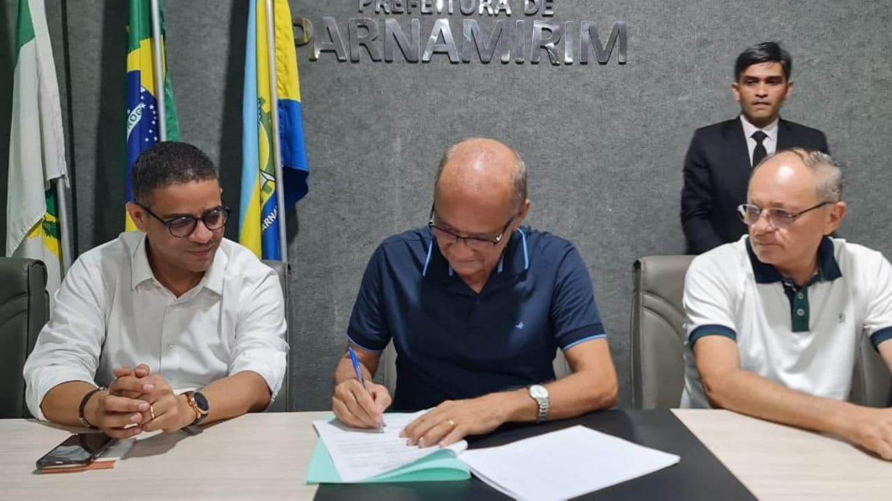 Saúde: Taveira assina contrato para informatização e gerenciamento da rede municipal