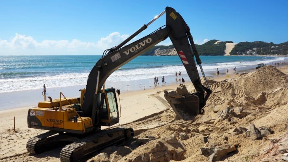 Pesquisadores da UFRN acompanham condições de alto risco de erosão em Ponta Negra e na Via Costeira