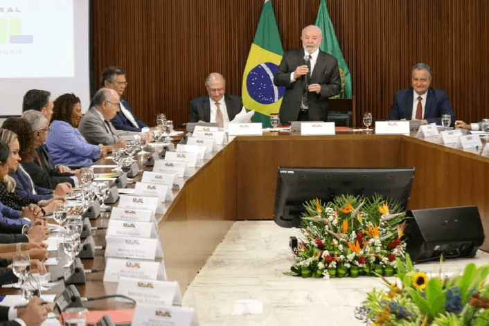 Centrão e partidos da base pressionam Lula por reforma ministerial em 2024