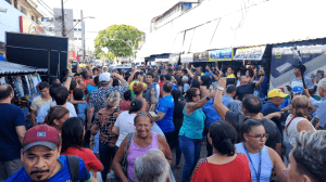 VÍDEO: Bolsonaro é ovacionado durante chegada no bairro do Alecrim