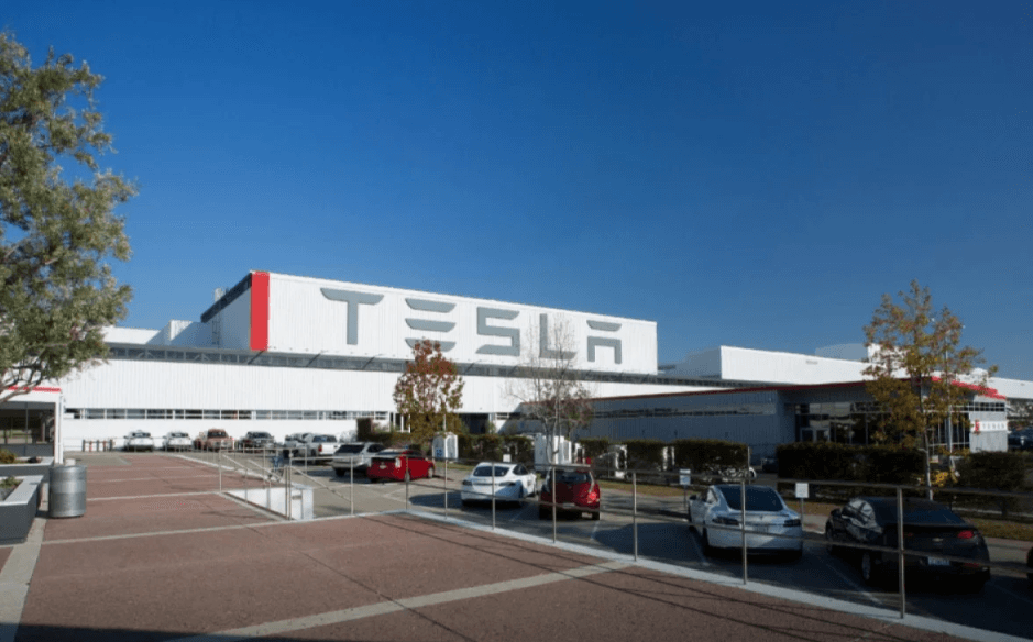 Robô ataca e fere engenheiro em fábrica da Tesla nos EUA, aponta relatório