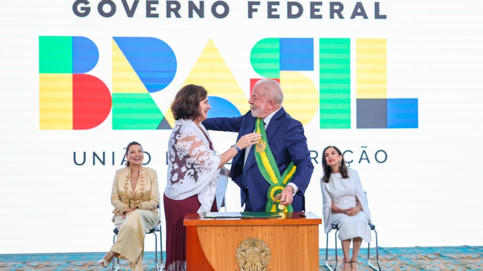 Em postagem sobre pós-parto, Ministério da Saúde substitui “mulher” por “corpo que pariu”