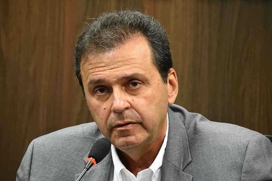 Carlos Eduardo terá que devolver R$ 540 mil por irregularidades em 2022