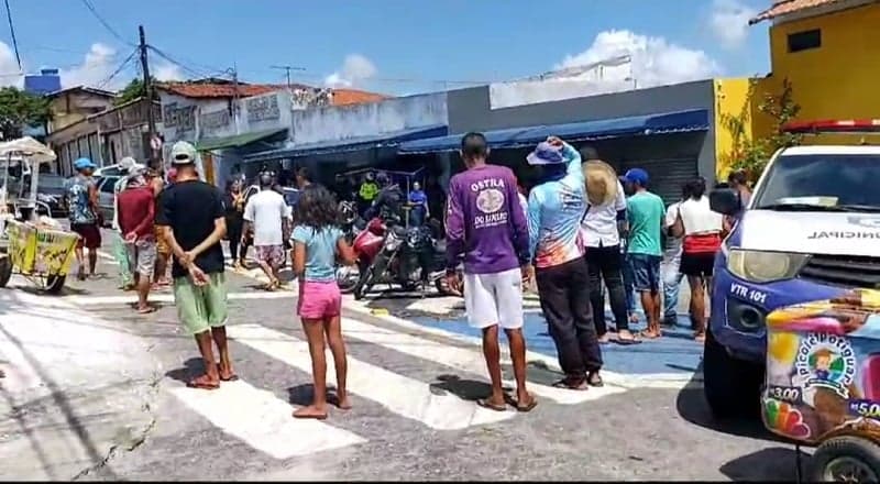 Ambulantes sem identificação são impedidos de atuar em Ponta Negra; entenda