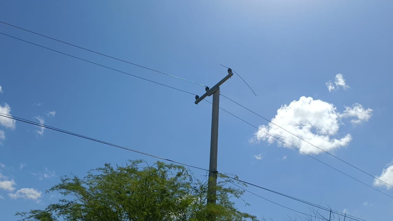 Ladrões furtaram “apenas” 800 metros de cabo de energia em Grossos. Comunidade ficou sem luz