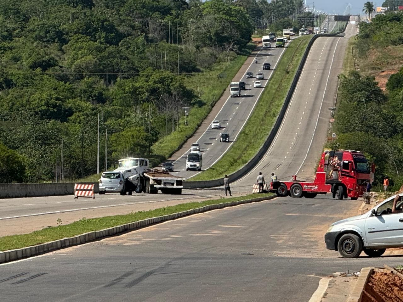 Acidente na BR-101 causa grande engarrafamento no sentido Parnamirim/Natal