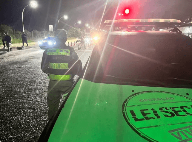Motorista embriagado foge de blitz, mas é preso ao se confundir e voltar para o mesmo lugar em Natal