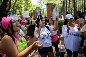 Milei enfrenta primeira paralisação geral na Argentina nesta quarta-feira; Gol e Latam cancelaram voos