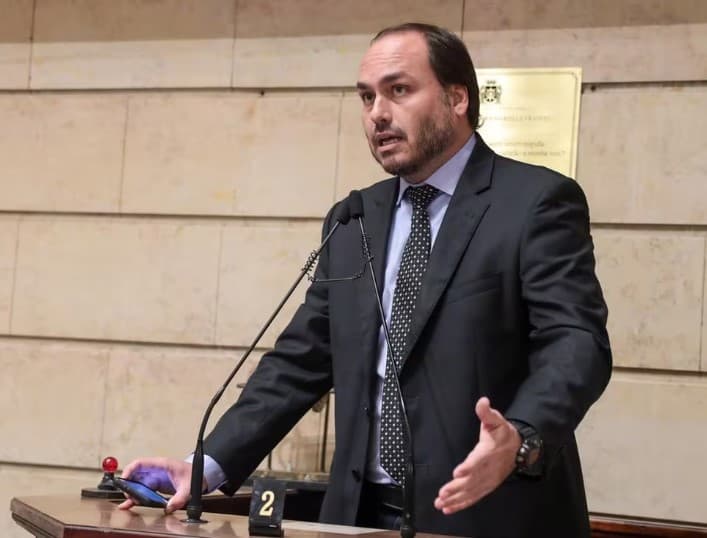 ANÁLISE DO O BASTIDOR: PF apresenta elementos frágeis para agir contra Carlos Bolsonaro e demais suspeitos