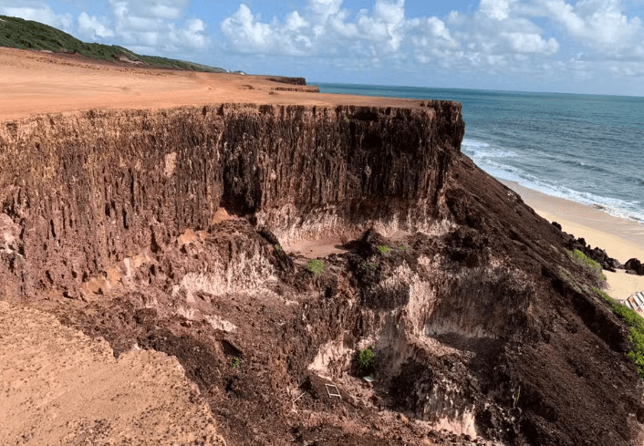 Falésia em Pipa onde turista morreu ao cair com quadriciclo tem histórico de acidentes; confira