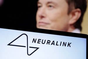 Humano recebe primeiro implante de chip cerebral de empresa de Elon Musk