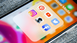Empresas de tecnologia demitiram 248 mil funcionários em 2023