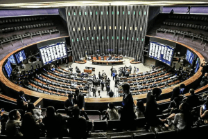 Para bancada evangélica, fim da isenção fiscal é “ataque explícito”