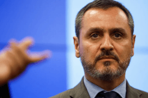 Lewandowski oficializa que atual diretor da PF vai continuar no cargo