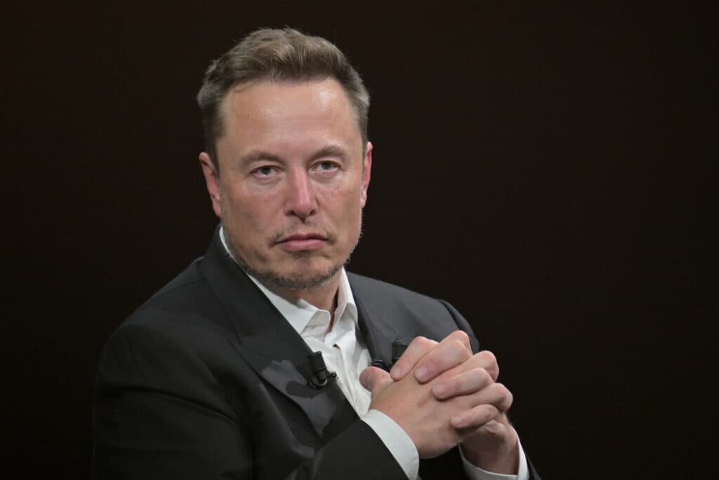 Musk diz que paciente com implante cerebral de sua empresa move cursor com a mente