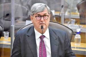Tomba Farias defende criar uma "força-tarefa" para pressionar governo do RN a pagar débitos do transporte escolar