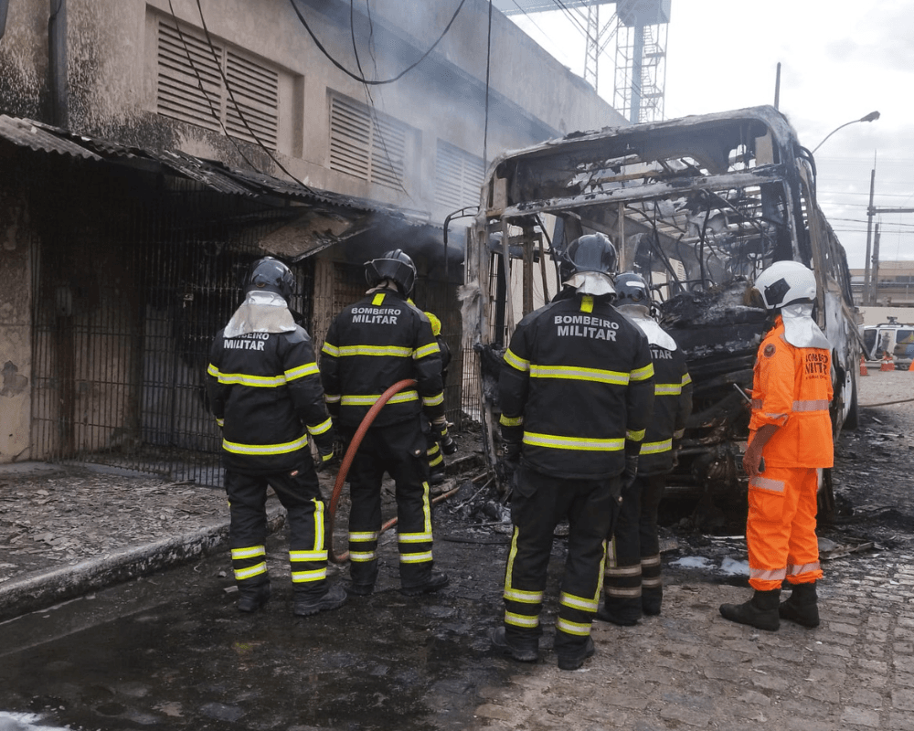 Seturn lamenta ação criminosa que provocou incêndio em ônibus e diz que confia nas autoridades para elucidar o caso