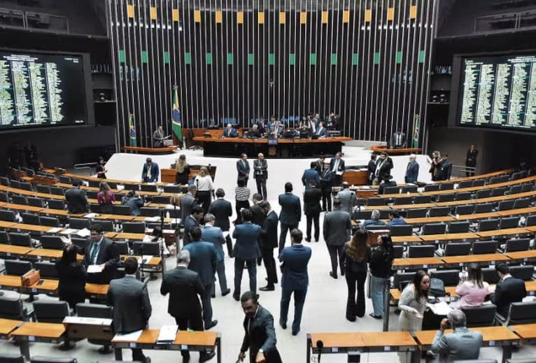 Câmara aprova urgência de projeto que amplia faixa de isenção do imposto de renda para até dois salários mínimo