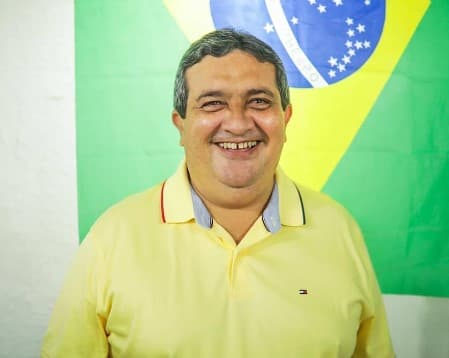 Carlos Reny sofre infarto e está internado; quadro de saúde é estável