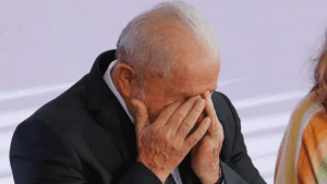 Em 14 meses de mandato, Lula é alvo de 19 pedidos de impeachment na Câmara; veja os motivos