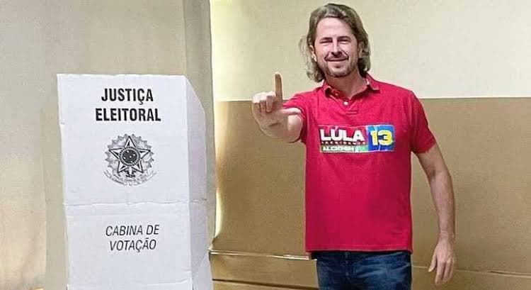 Criminosos invadem casa de líder do PT e roubam mãe