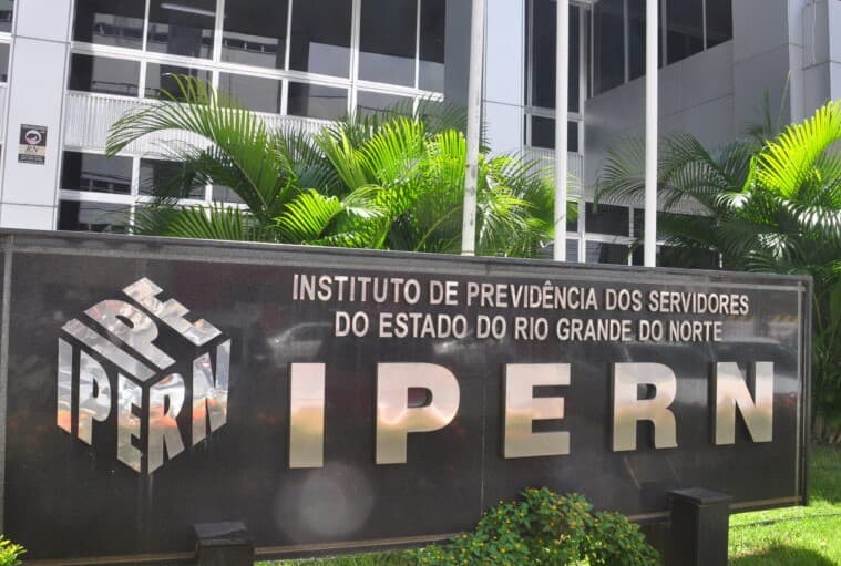 Pedidos de aposentadoria de servidores do RN crescem 400% em 2024, diz Ipern