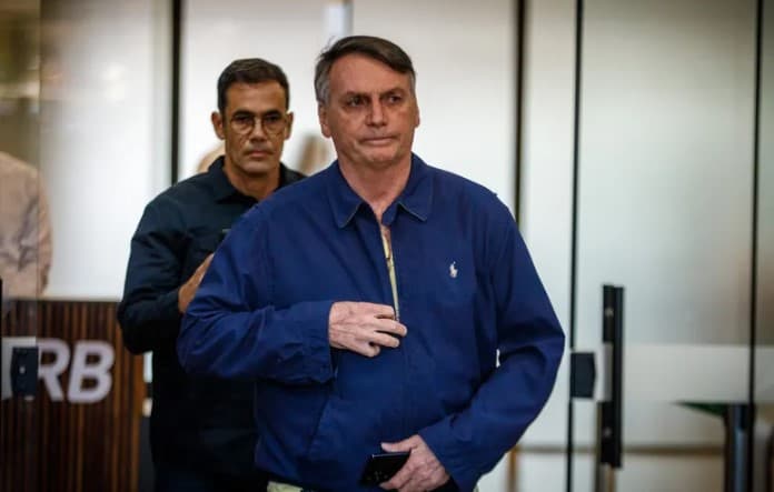 Bolsonaro diz que ficará em silêncio em depoimento à PF e pede para ser dispensado