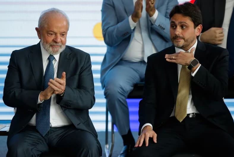 Ministério de Juscelino Filho barra pedido do PT por concessão de rádio e TV