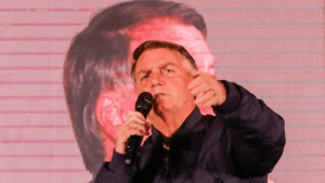 Fazem tudo para me condenar, mas fiz governo limpo, diz Bolsonaro