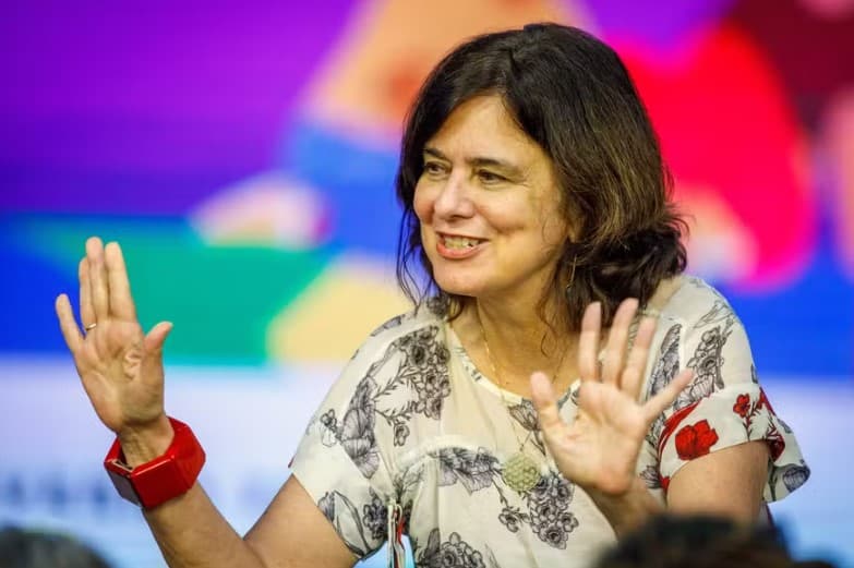 Ministra da Saúde suspende nota técnica sobre aborto após críticas