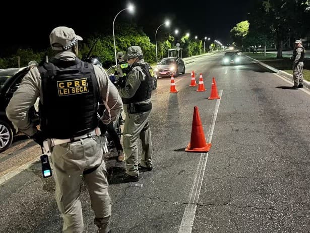 Motorista é preso ao tentar subornar policial militar com R$ 500 para não ser autuado em blitz da Lei Seca em Natal