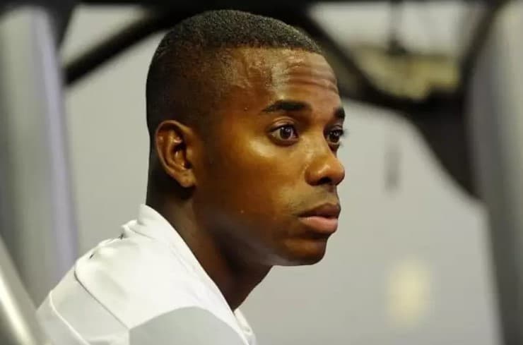 STJ marca para 20/3 sessão para decidir se Robinho cumprirá no Brasil pena por estupro