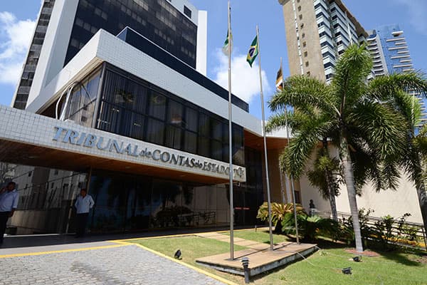 Auditores do TCE/RN emitem nota de desagravo a conselheiro substituto que afastou presidente eleito da Associação