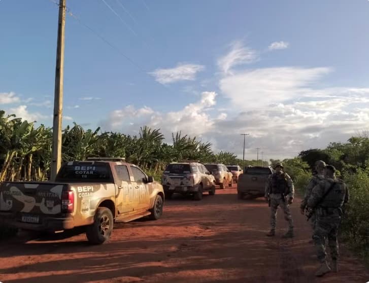 Polícia faz novo cerco em área rural à procura de fugitivos após agricultores verem dupla sair de plantação no RN