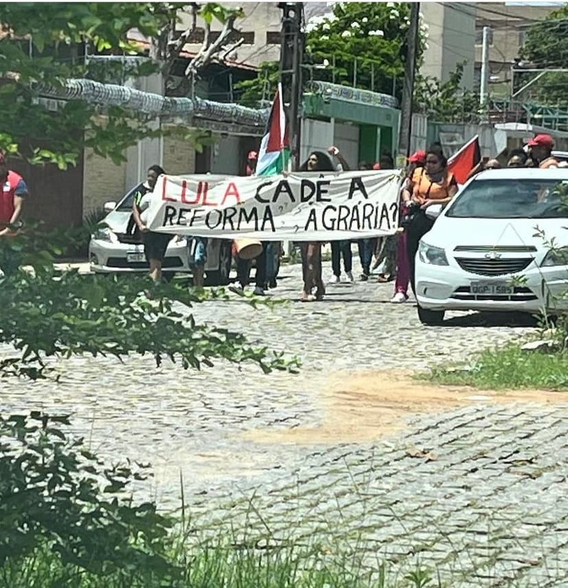 MST invade e ocupa sede do Incra no Tirol