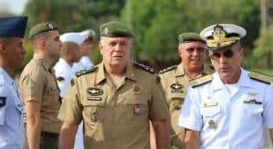 Ex-comandante do Exército ameaçou prender Bolsonaro caso ele levasse à frente plano golpista