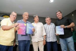 Homero Grec e equipe comemoram resultado da pesquisa Fecomércio