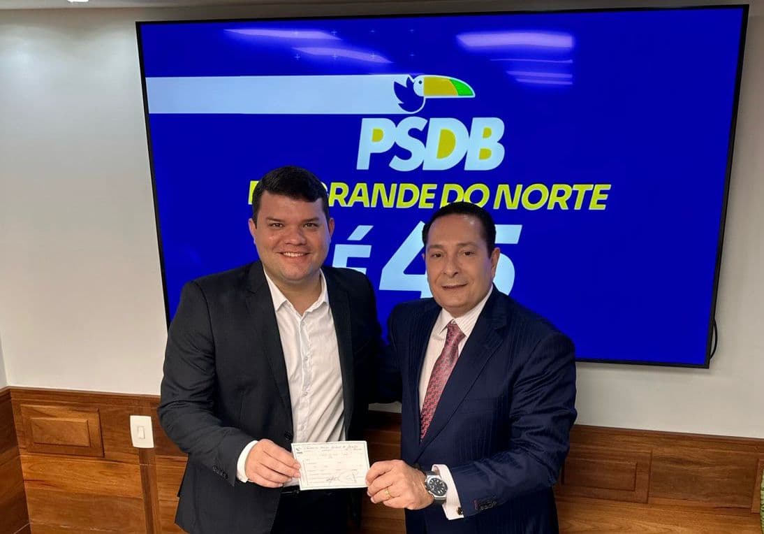 Mossoró: Lawrence Amorim assina ficha do PSDB e tem autonomia para discutir Eleições 2024